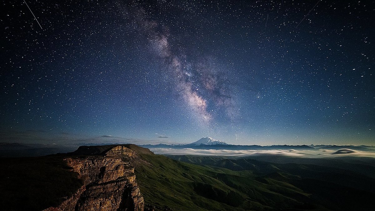 Mountains under the starry sky