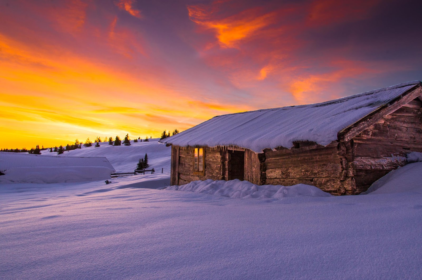 Bella foto d'hivern: matí d'hivern a Noruega