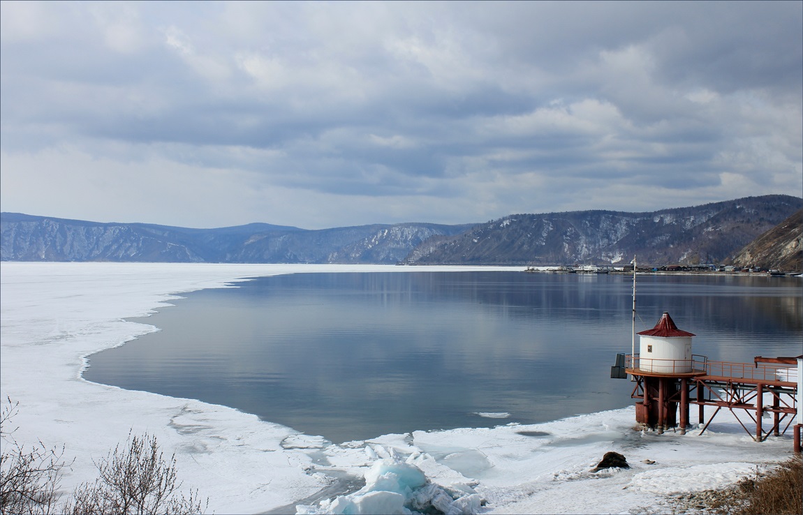The picture shows the source of the Angara River from Baikal.