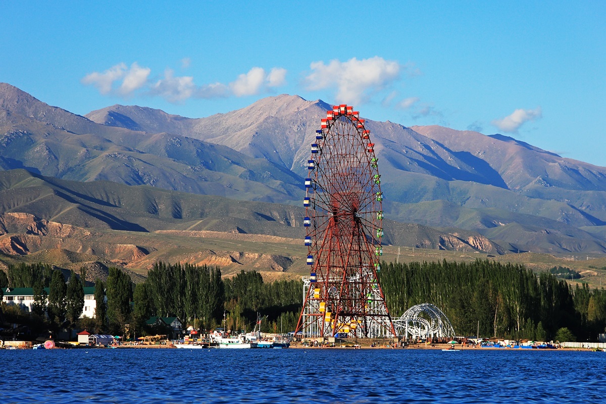 Ferris wheel on the shore of Lake Issyk-Kul