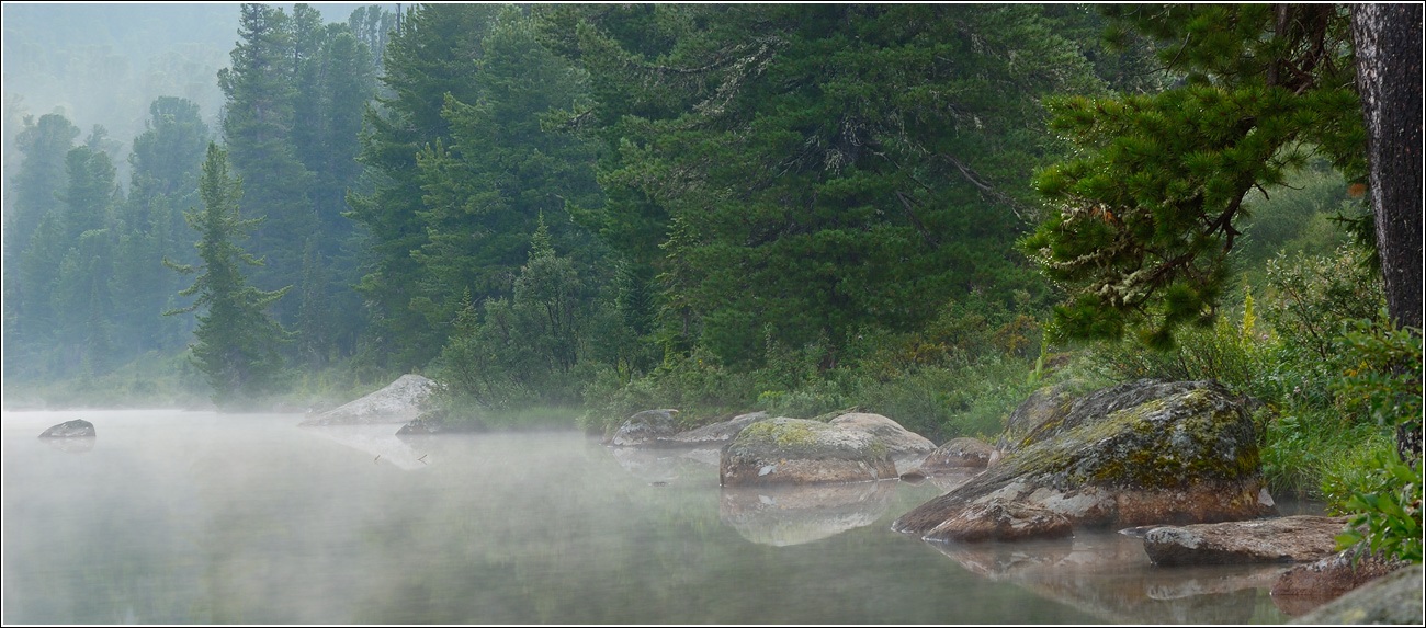 Ergaki Nemzeti Park, Western Sayan, Lake Light, kora reggeli, könnyű köd