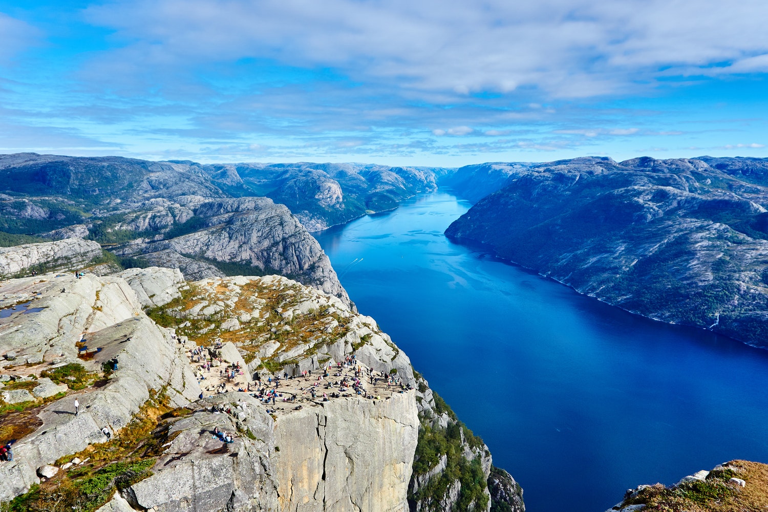 Pamje e shkëmbit Prekestolen mbi Lysefjord në Norvegji
