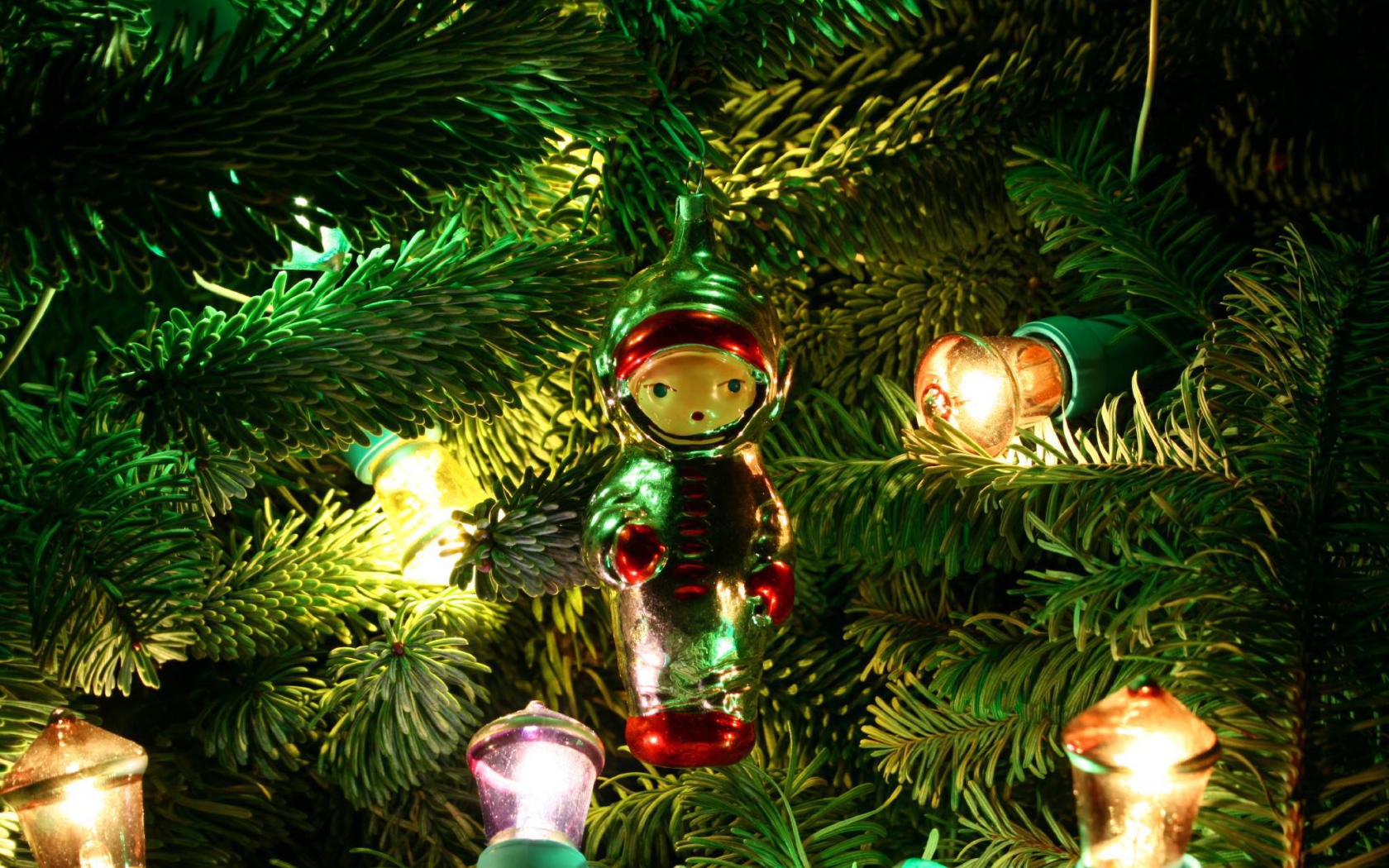 Photos of Christmas tree toys
