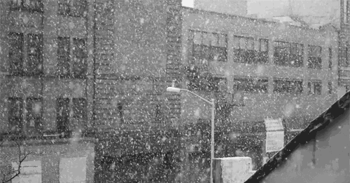GIF картина: зимата в града