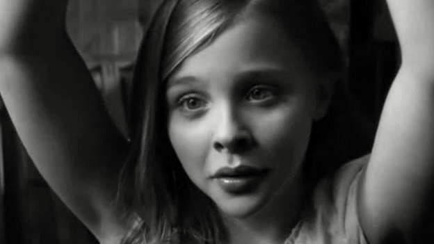 Obraz GIF: młoda dziewczyna