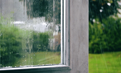 تصویر GIF باران خارج از پنجره