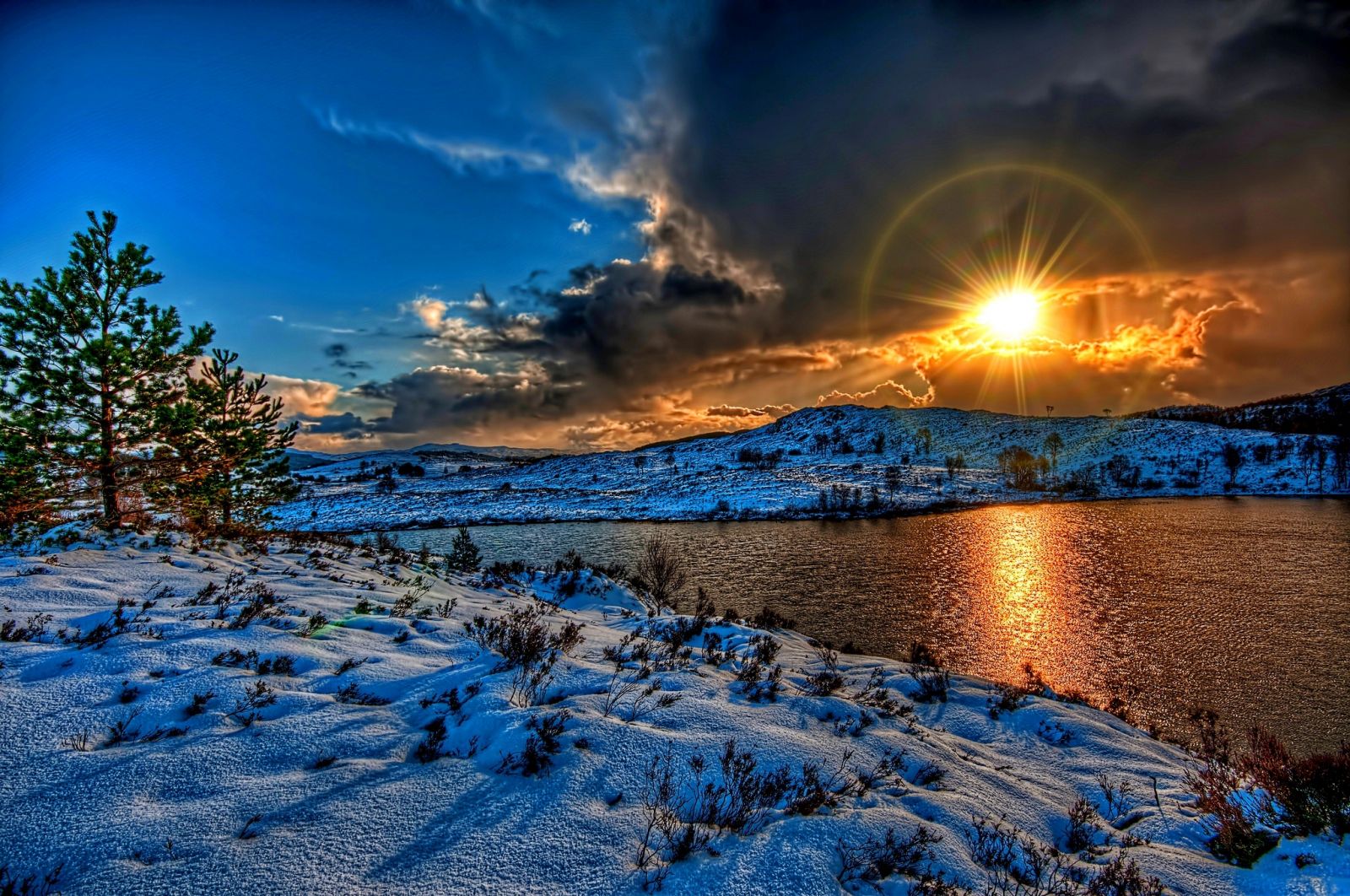 Nature photo in winter: beautiful sunset