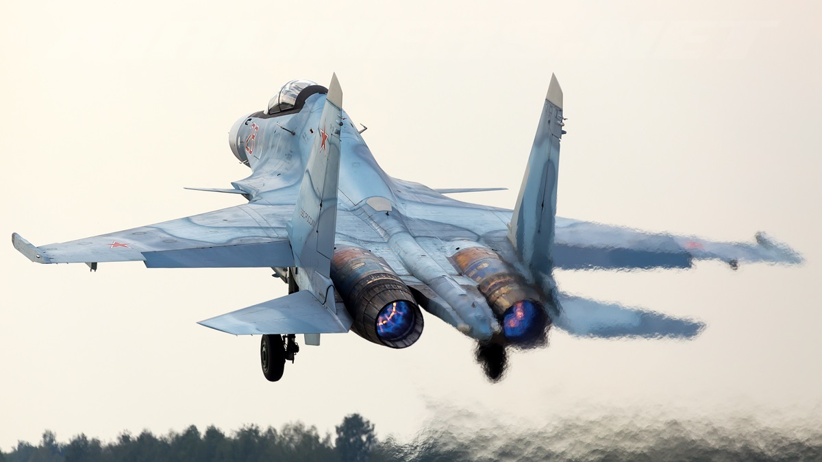 تصویر: Su-30 لڑاکا بند ہو جاتا ہے