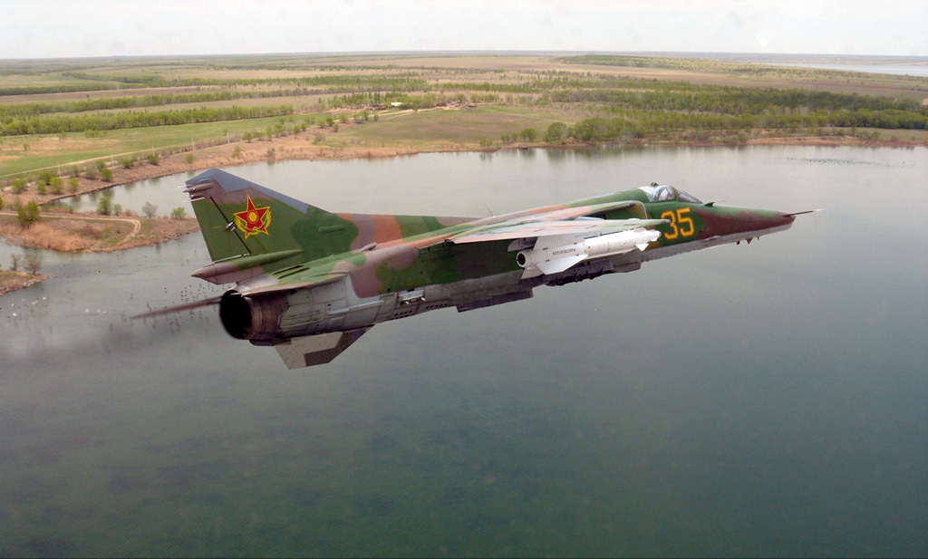 MiG-27D con misiles Kh-29L de la Fuerza Aérea de Kazajstán