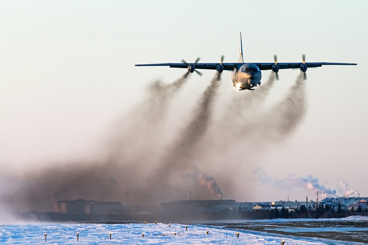 Photo: An-12 takes off and smokes