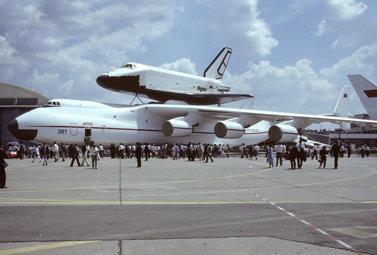An-225 Mriya with Buran at the Le Bourget Air Show in 1989