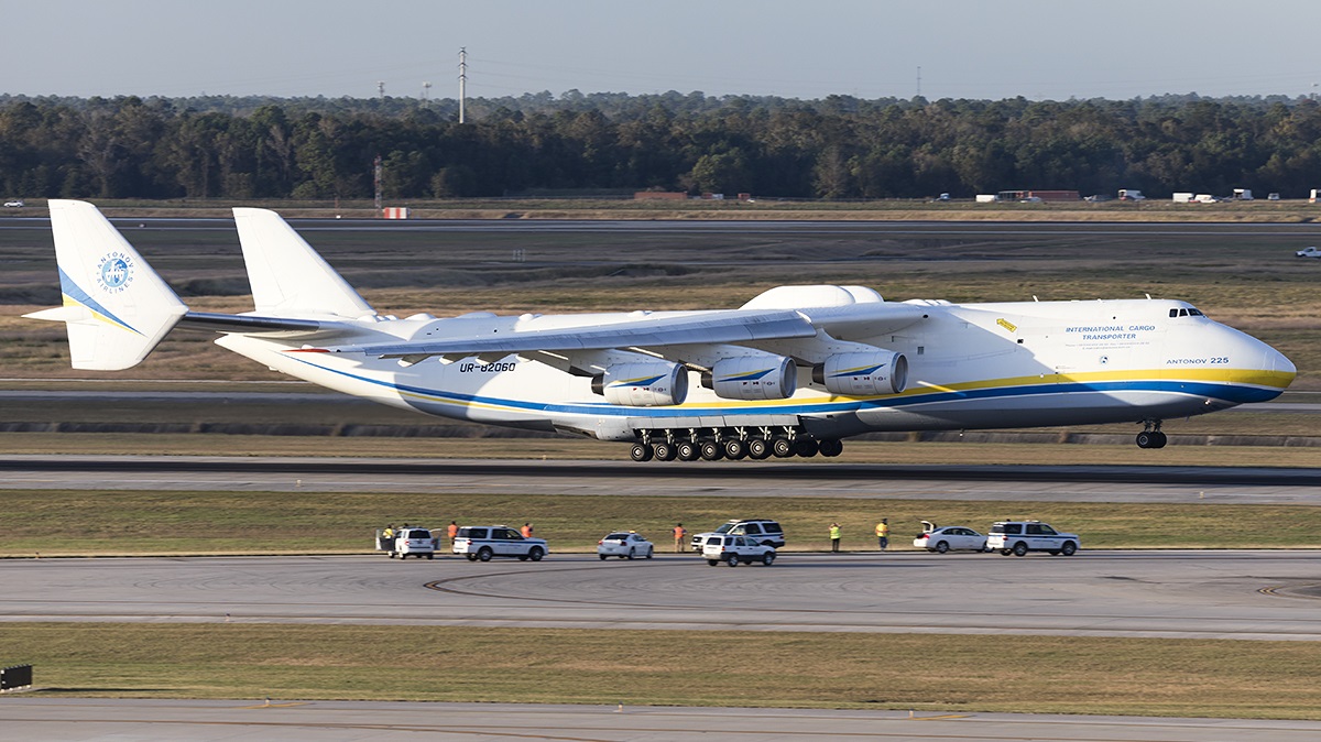 Photo: An-225 takes off from the airport of Houston, Texas, USA