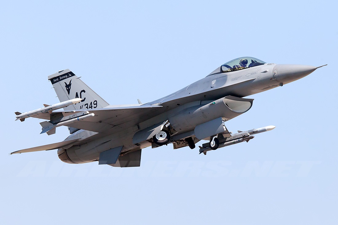 फोटो F-16