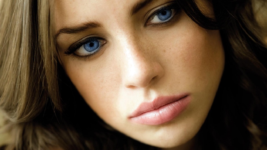 Photos of girls with blue eyes
