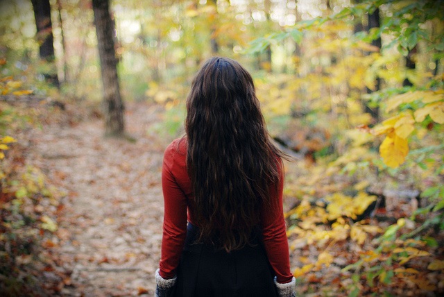 Фото дівчат восени спиною і без особи на аву