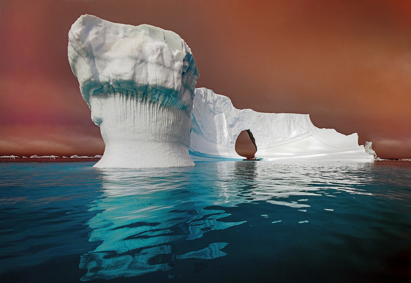 Iceberg arall oddi ar orllewin y Greenland