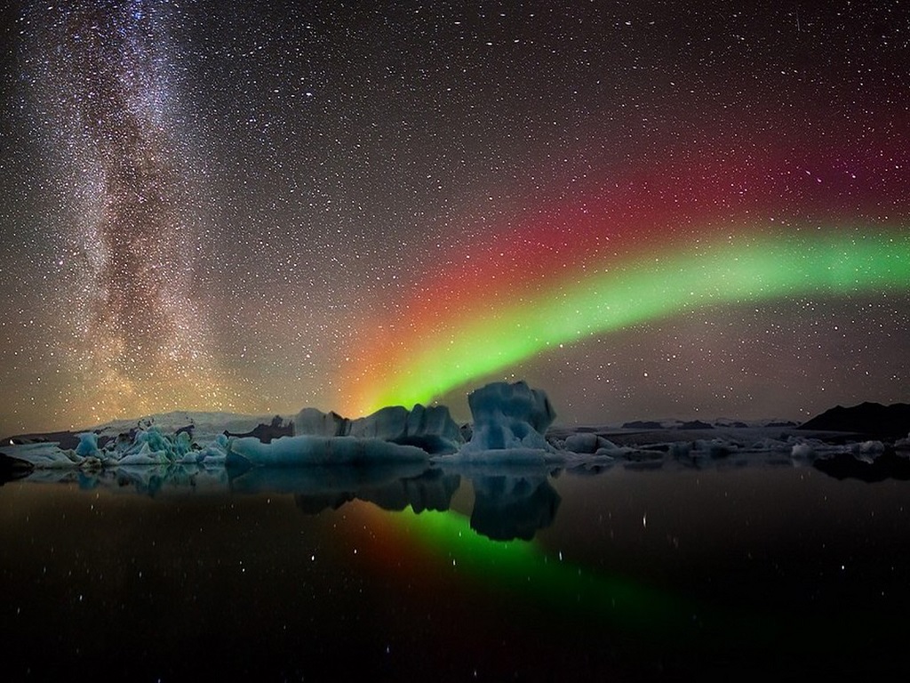 Northern lights and the Milky Way, the photo was made near the North Pole