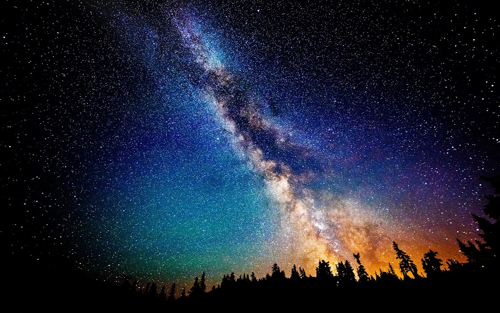 Mliječni put na pozadini zvjezdanog neba