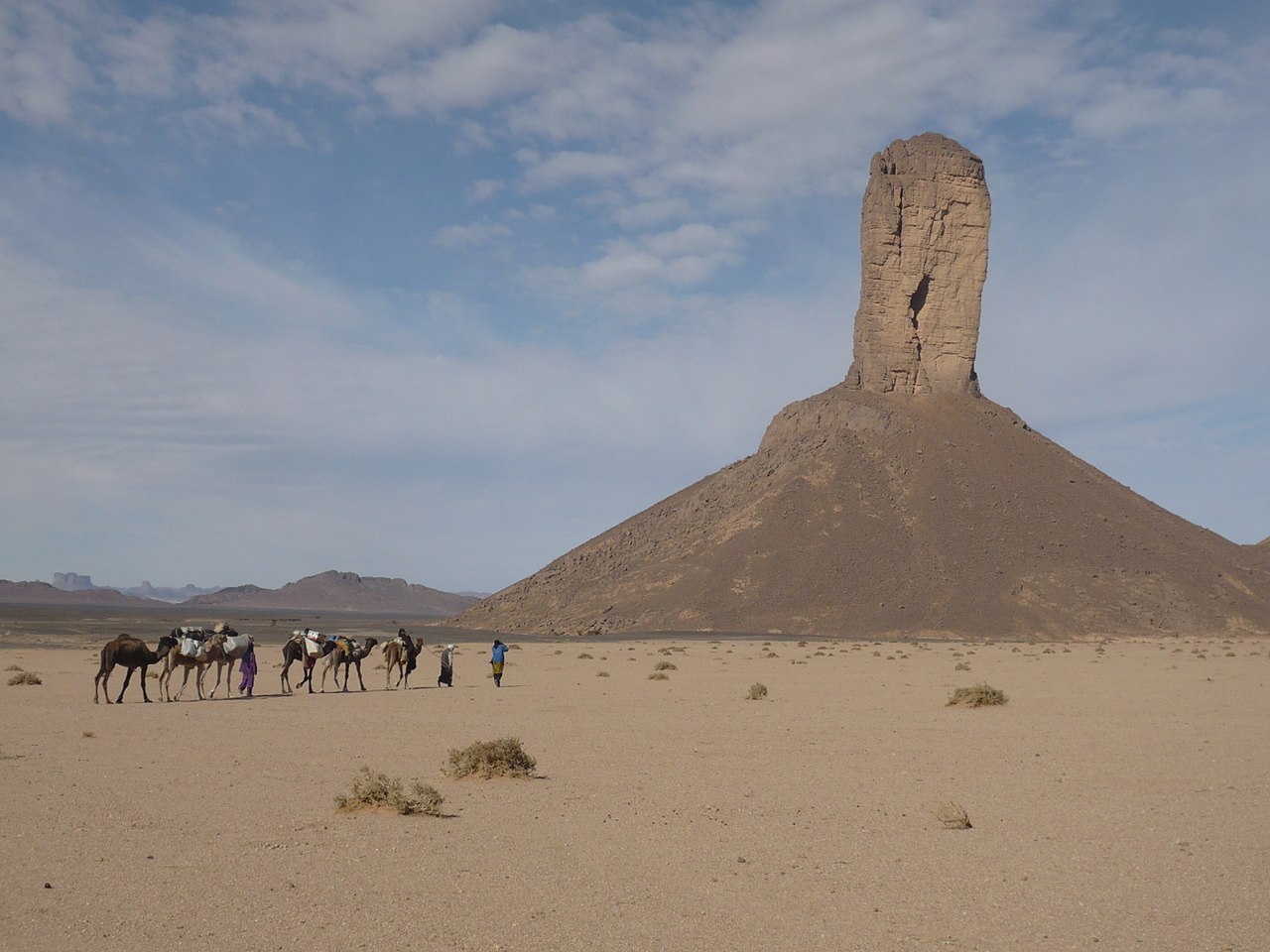 Ostanets en el Sahara, creado por la meteorización de roca