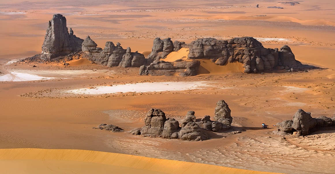 Sahara, Tin Merzouga (Aljeria) dunen altueran jaurtita