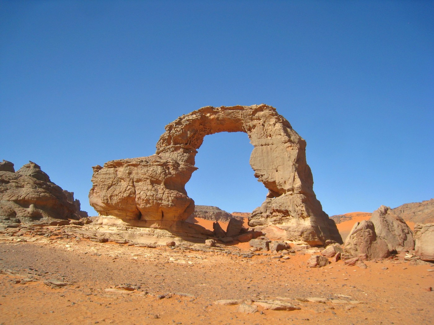 Foto genomen in de Saharay, op het bergplateau van Thadrat, in het zuidoosten van Algerije