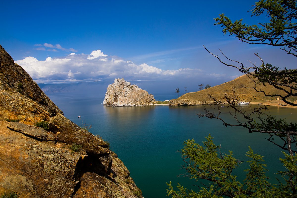 Shaman Rock sur l'île d'Olkhon, lac Baïkal
