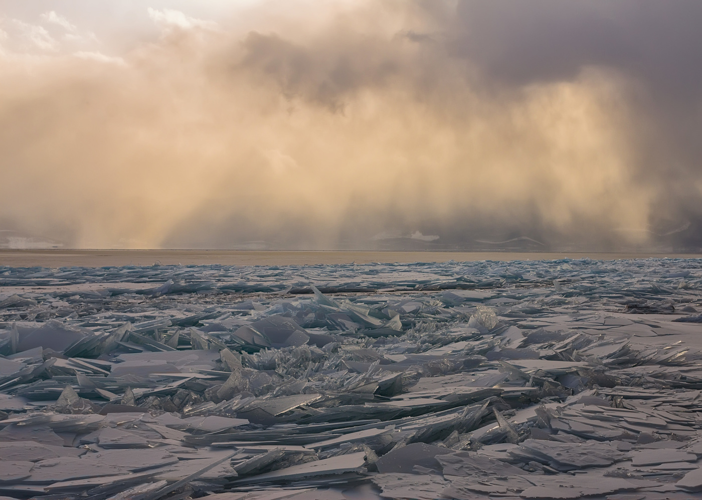 De glasheuveltjes van het ijs Baikal