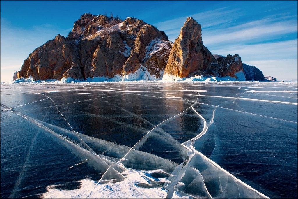 Ishulli Olkhon në Baikal në dimër