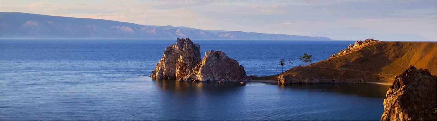 Ang isa pang larawan ng Shamanka rock sa Baikal shore