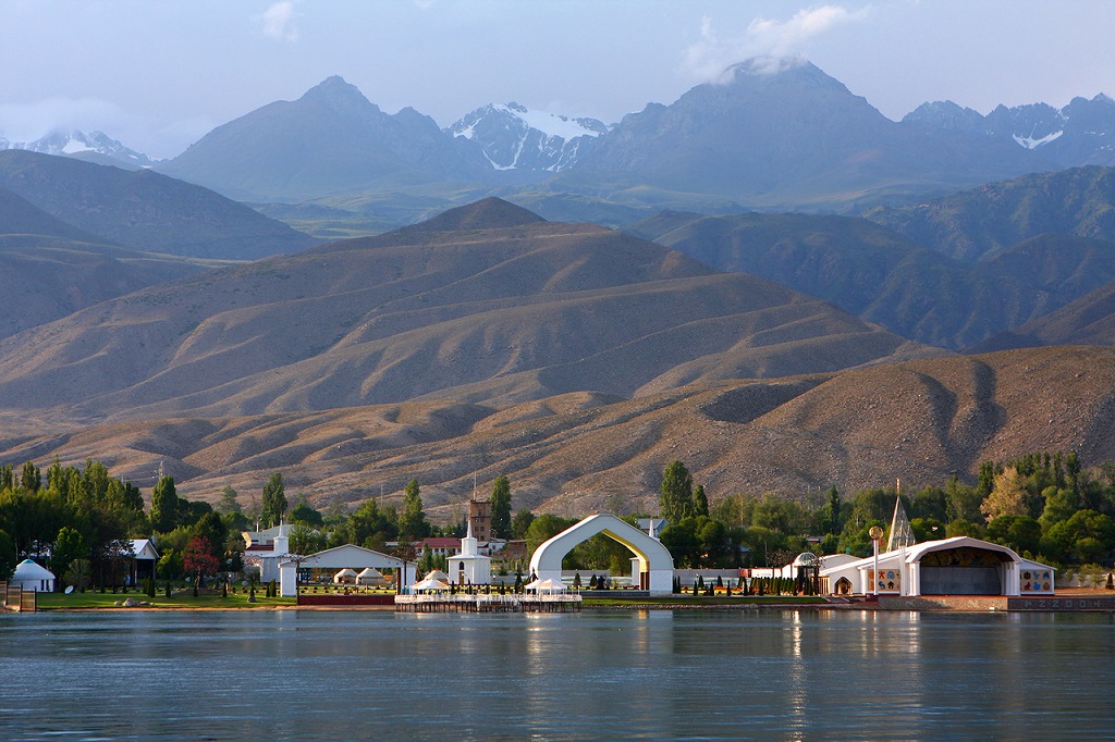 Il centro ricreativo sulle rive del lago Issyk-Kul