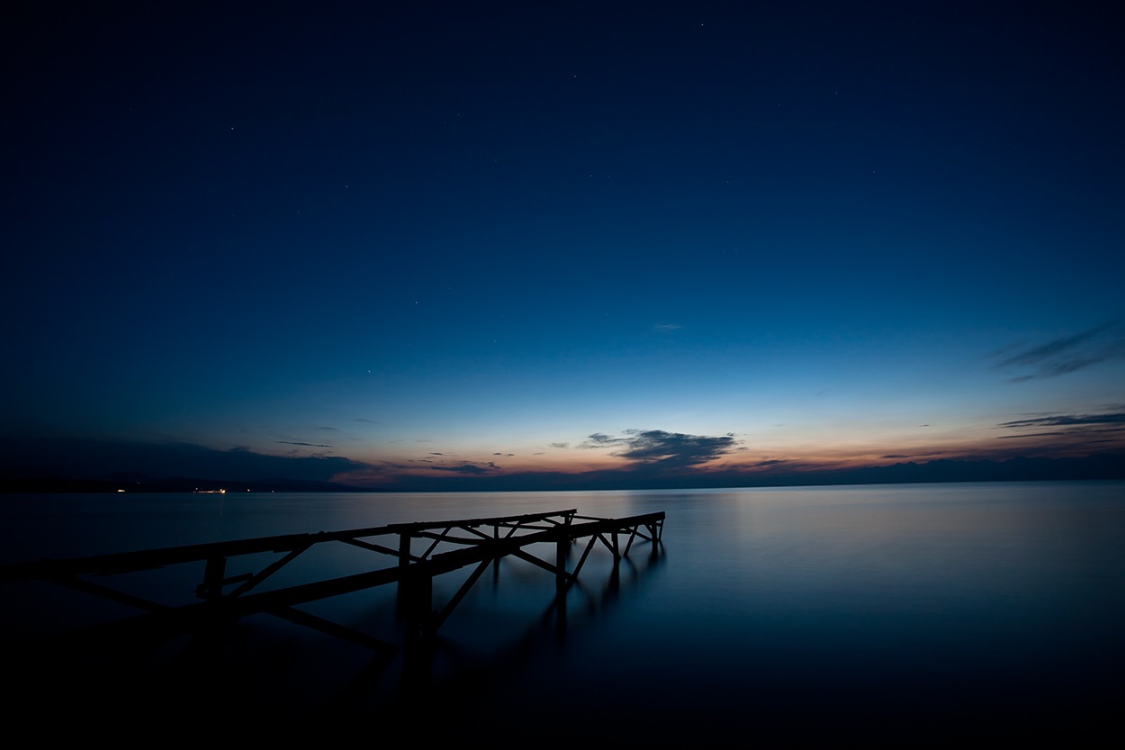 Jezero Issyk-Kul při západu slunce