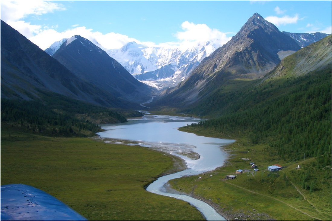 Isithombe samaLwandle ase-Altai: I-Lake Akkemskoe ngaseBelukha Intaba (isithombe esivela ku-An-2)