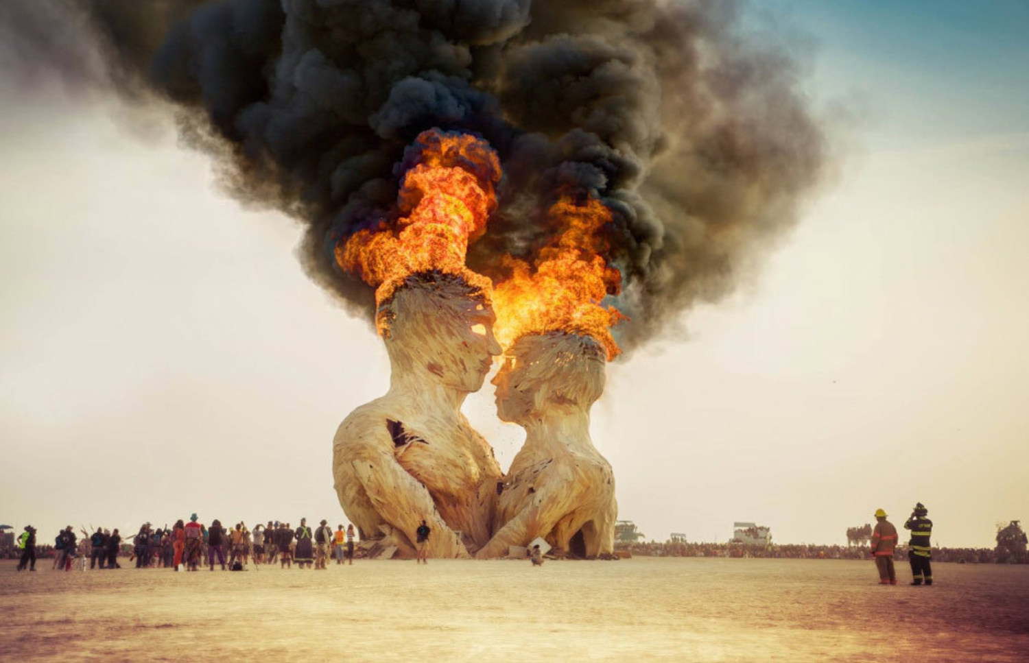 Burning Man (boule moun) nan dezè a Rock Nwa