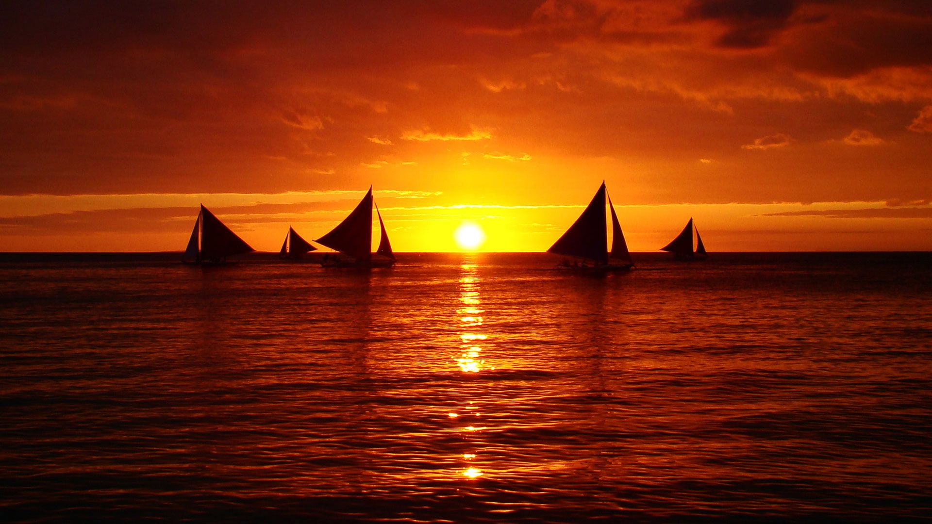 Yachts au coucher du soleil
