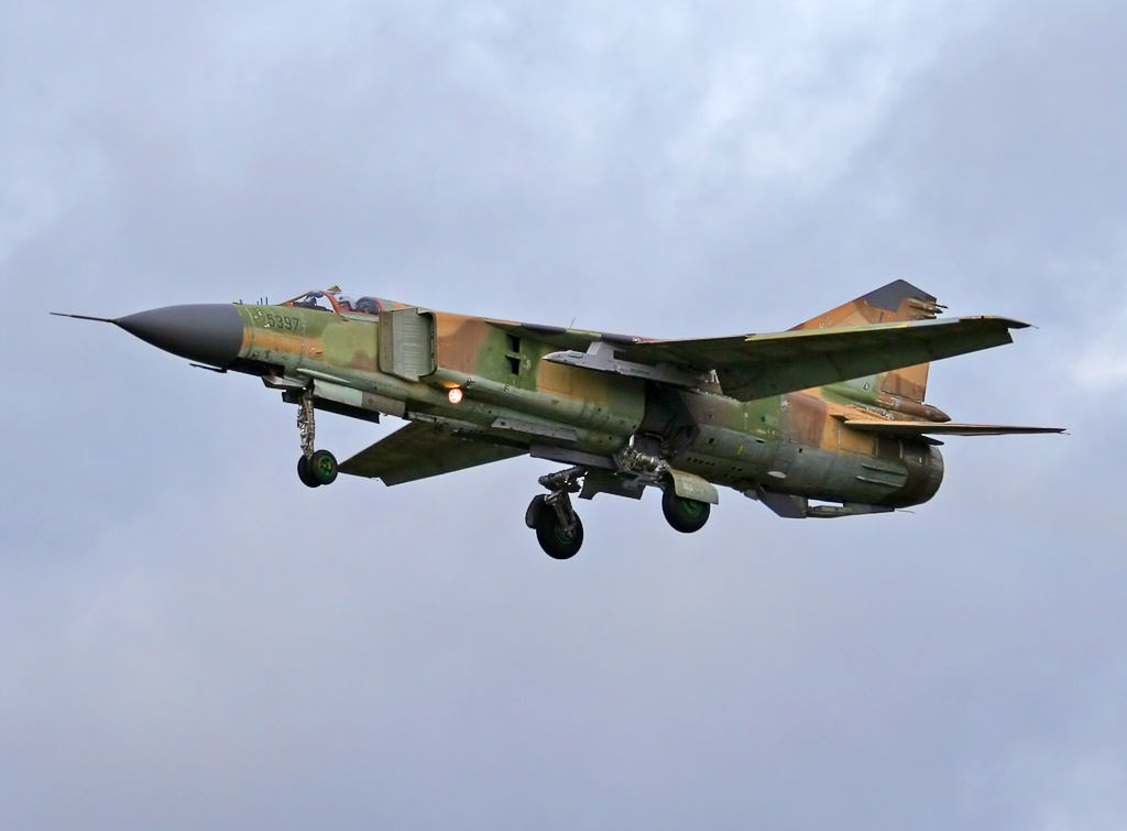 Foto: MiG-23UB Angkatan Udara Libya, 5 Oktober 2009