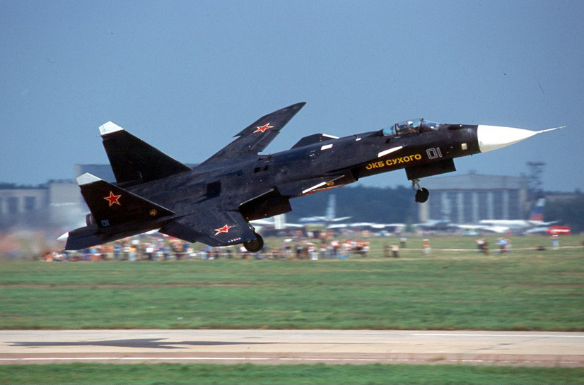 MAKS-2001 ನಲ್ಲಿ ಸು -47 "ಗೋಲ್ಡನ್ ಈಗಲ್"