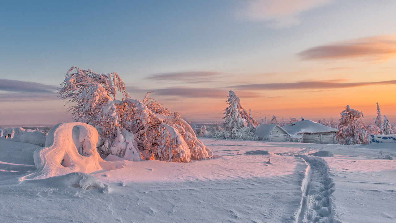 Fotografije zime: zimski zalazak sunca.