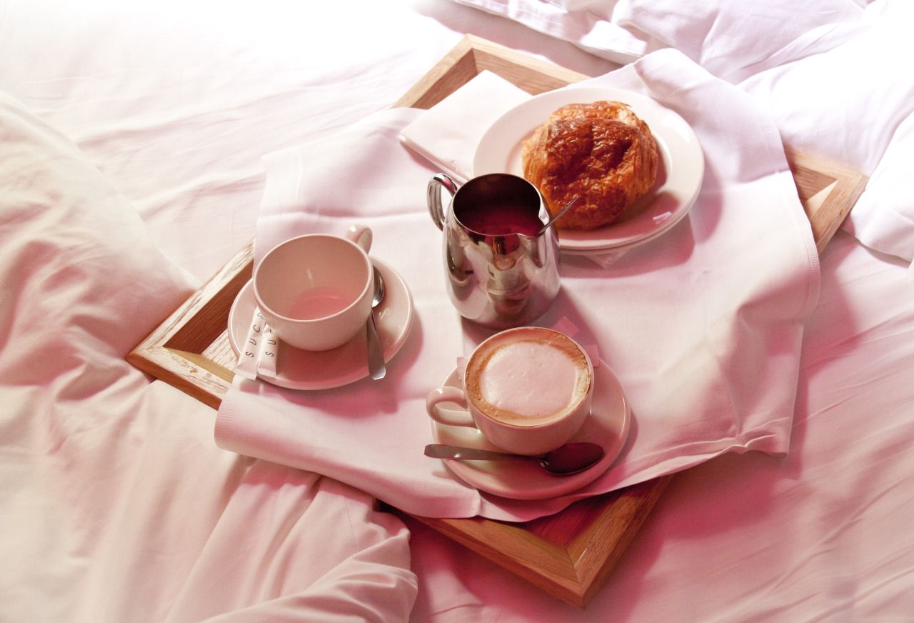 ベッドの中のコーヒー：写真