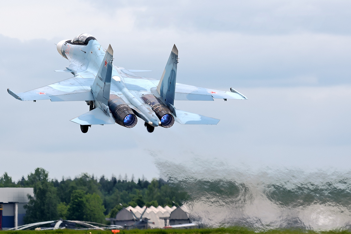 Argazkia: Su-30 borrokalaria abiatu da