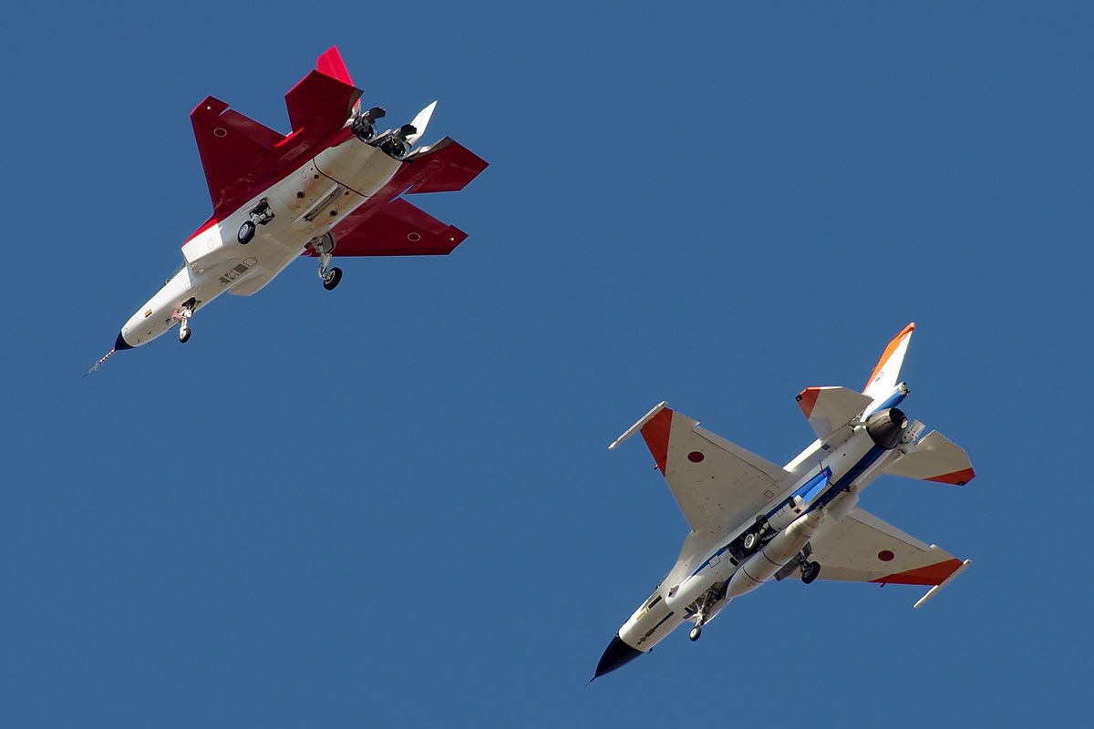 Mitsubishi X-2 and Mitsubishi F-2A
