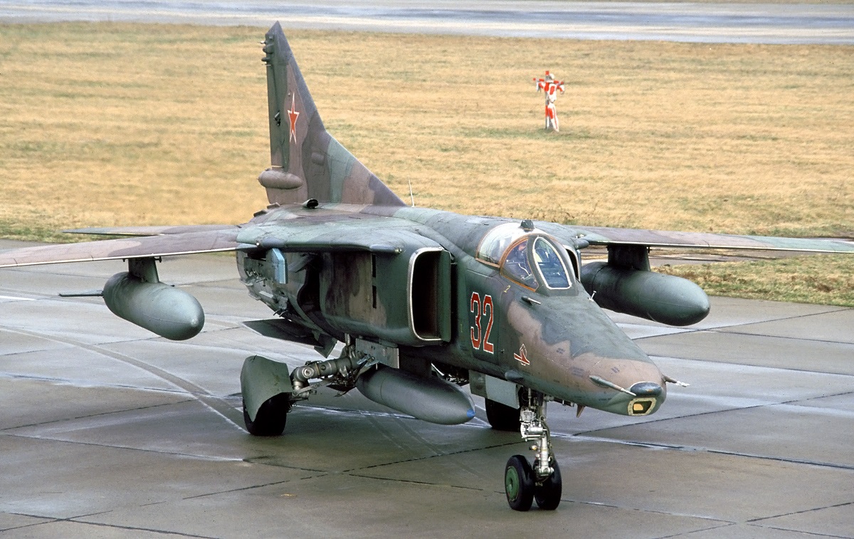 МиГ-27 фотосуреті
