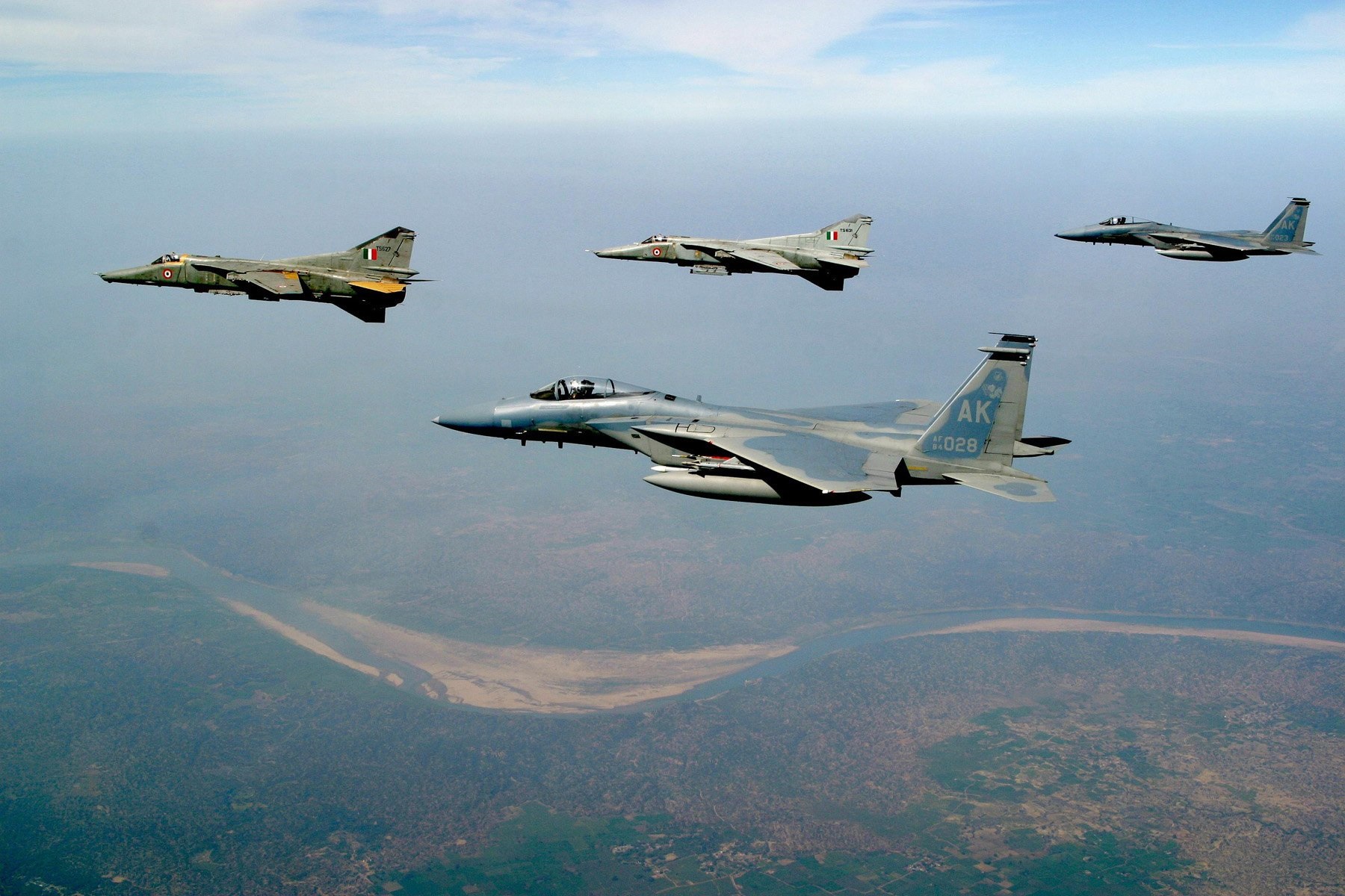 Mynd af MiG-27 Indian Air Force og F-15 USAF