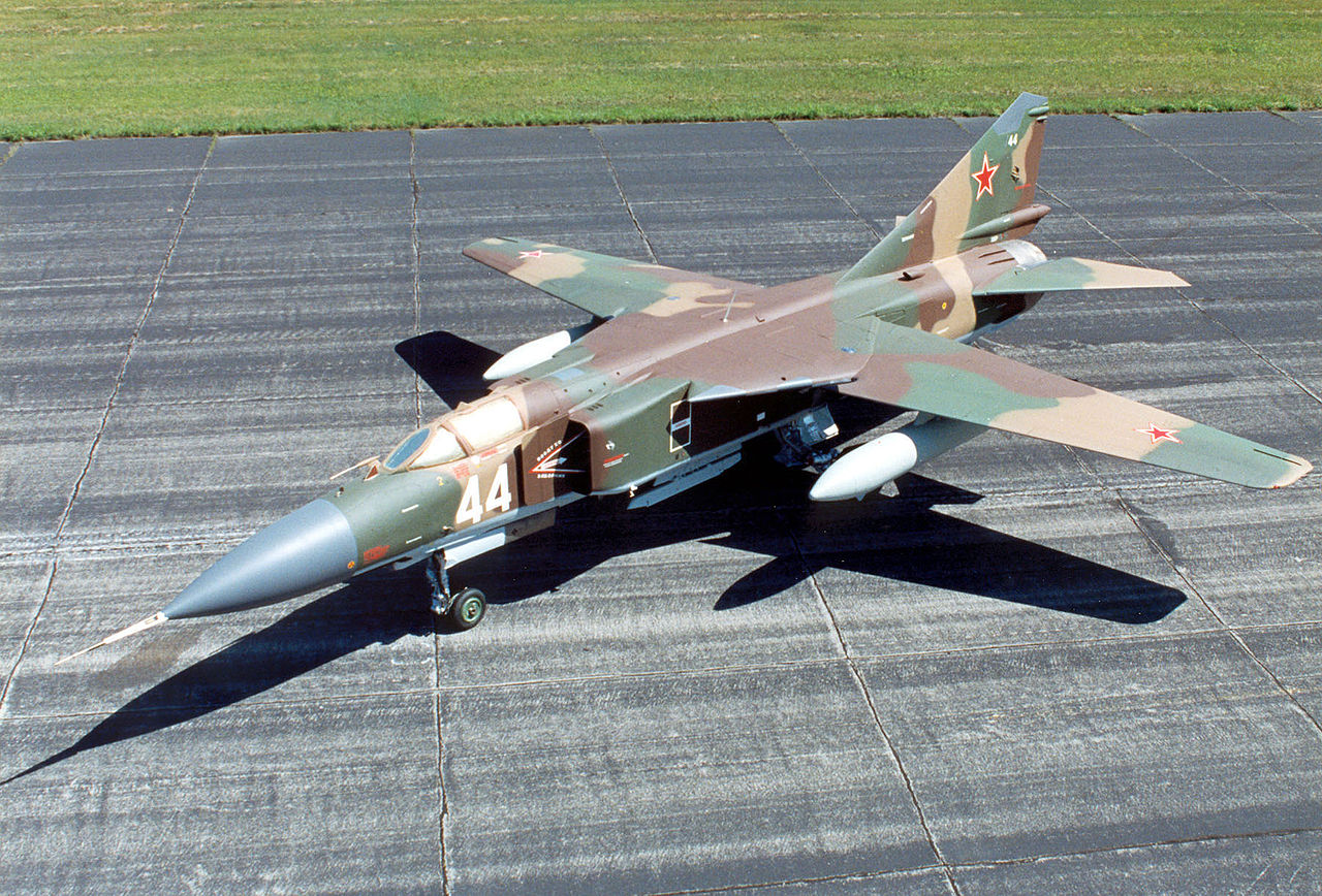 MiG-23MLD aparkatuta dago