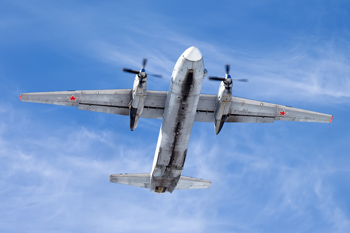 Foto An-26 in de lucht