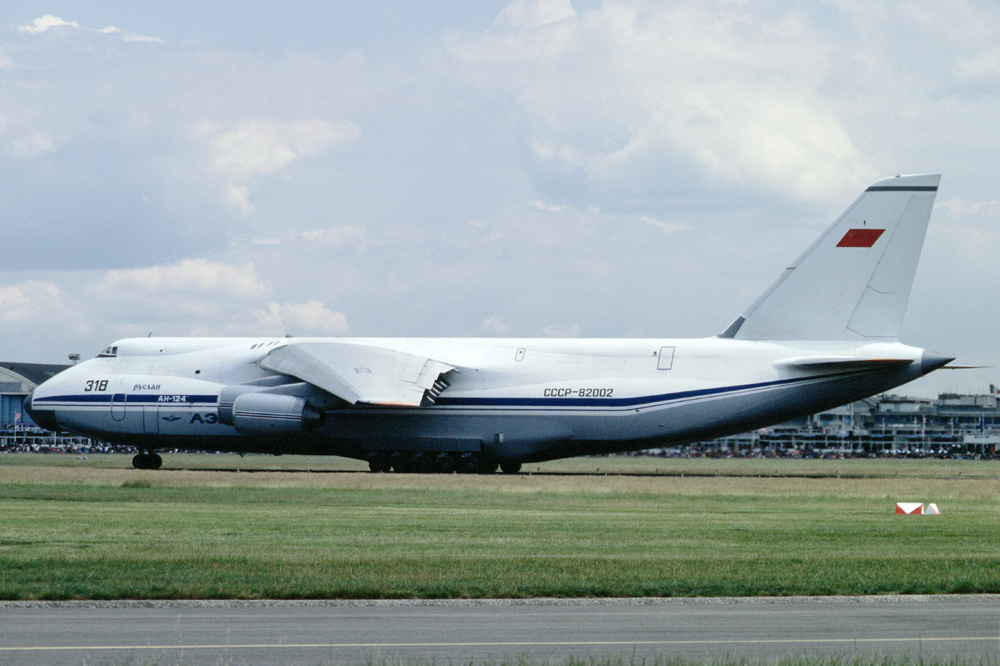 An-124 "Ruslan" ma Paris. Iune 8, 1985,ʻo La Bourget
