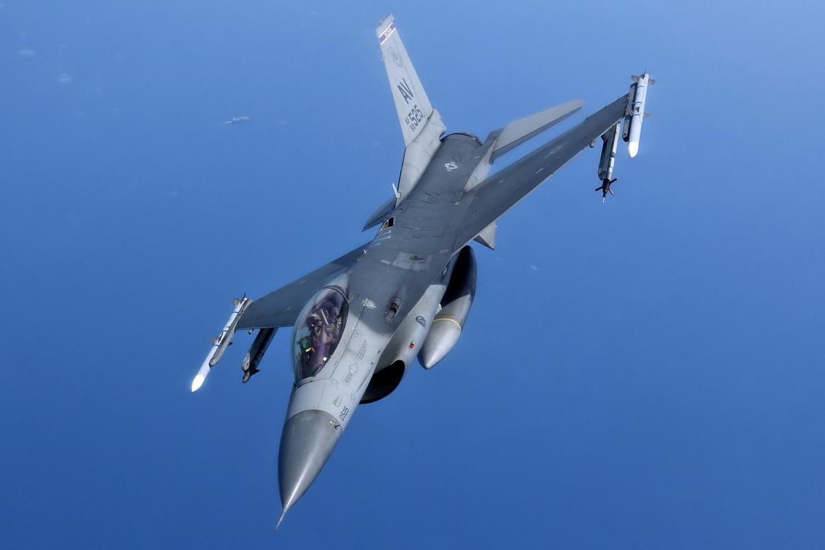 F-16 см