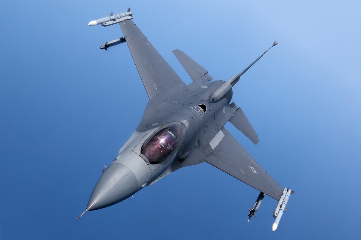 F-16 cm