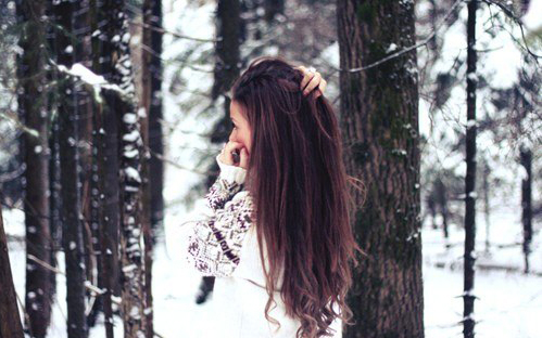Nuotraukos iš merginų žiemą iš nugaros