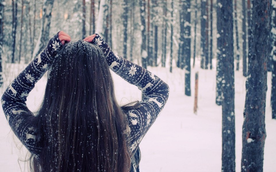 Fotos de noies a l'hivern des de l'esquena
