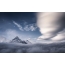 カムチャツカからの写真：山の中の雲と空